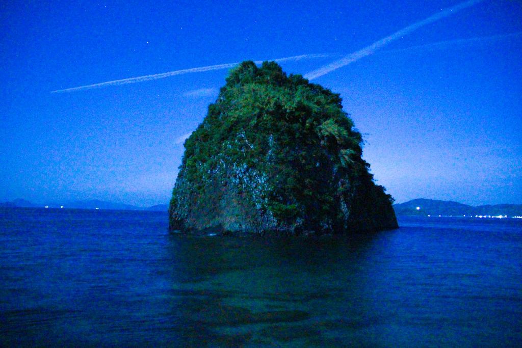 なにもない幸せな島のリトリート宿 The Bonds Matsuyama  Bagian luar foto