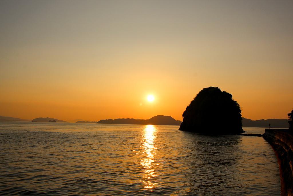 なにもない幸せな島のリトリート宿 The Bonds Matsuyama  Bagian luar foto
