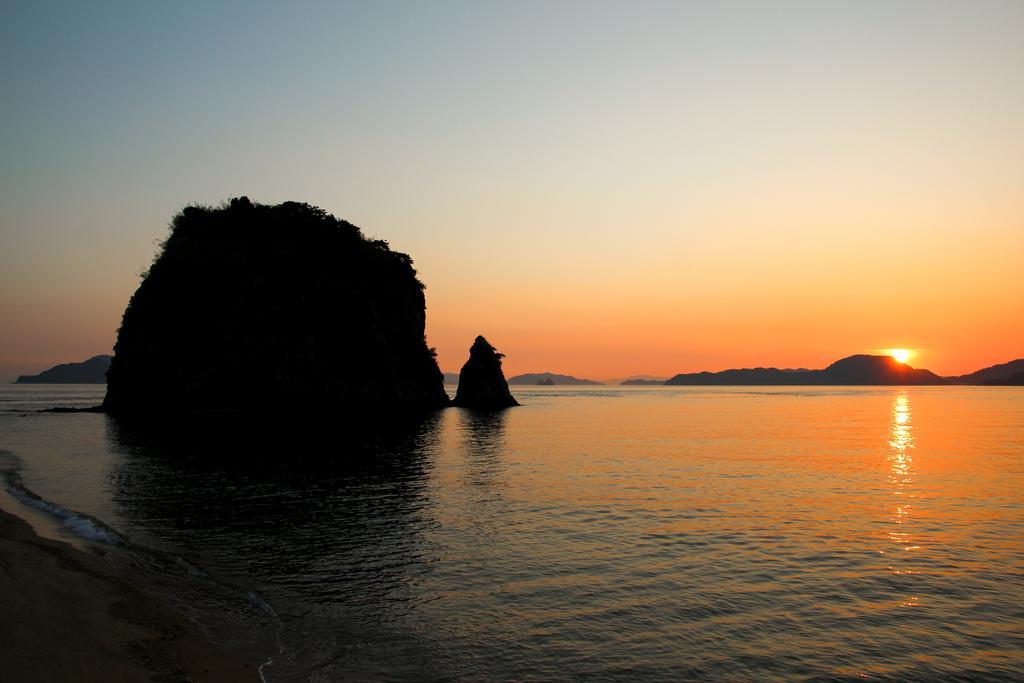 なにもない幸せな島のリトリート宿 The Bonds Matsuyama  Bagian luar foto
